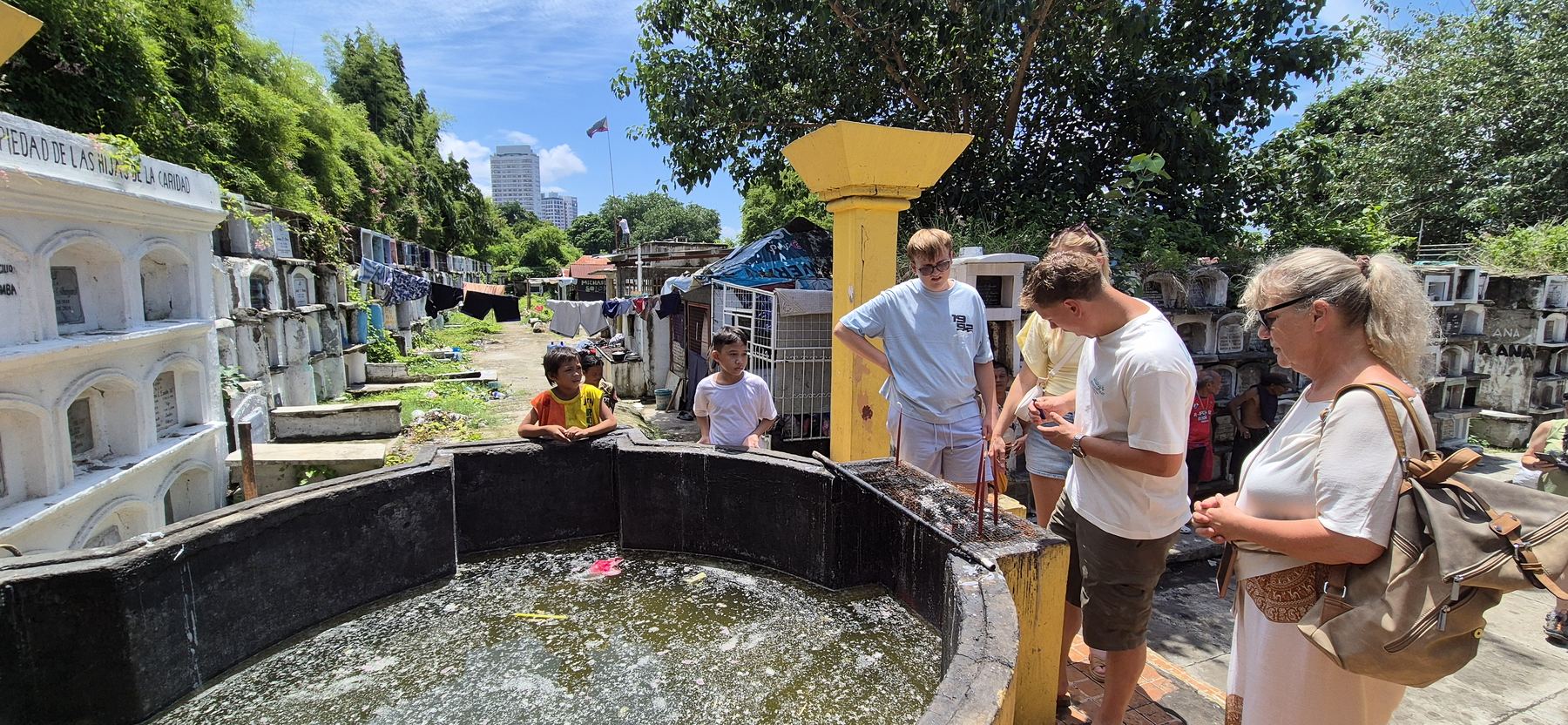 Samen bij de waterput